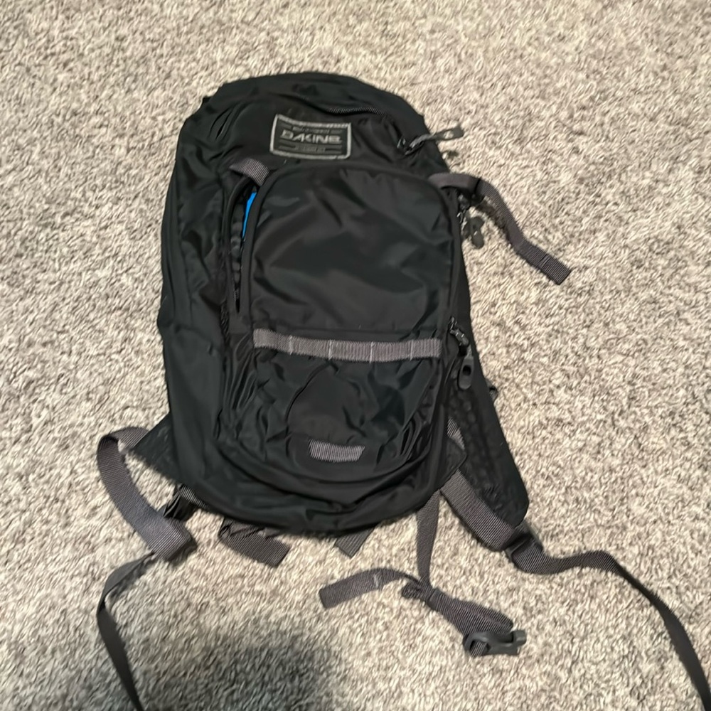 Dakine Session 12L hydration bag | no bladder